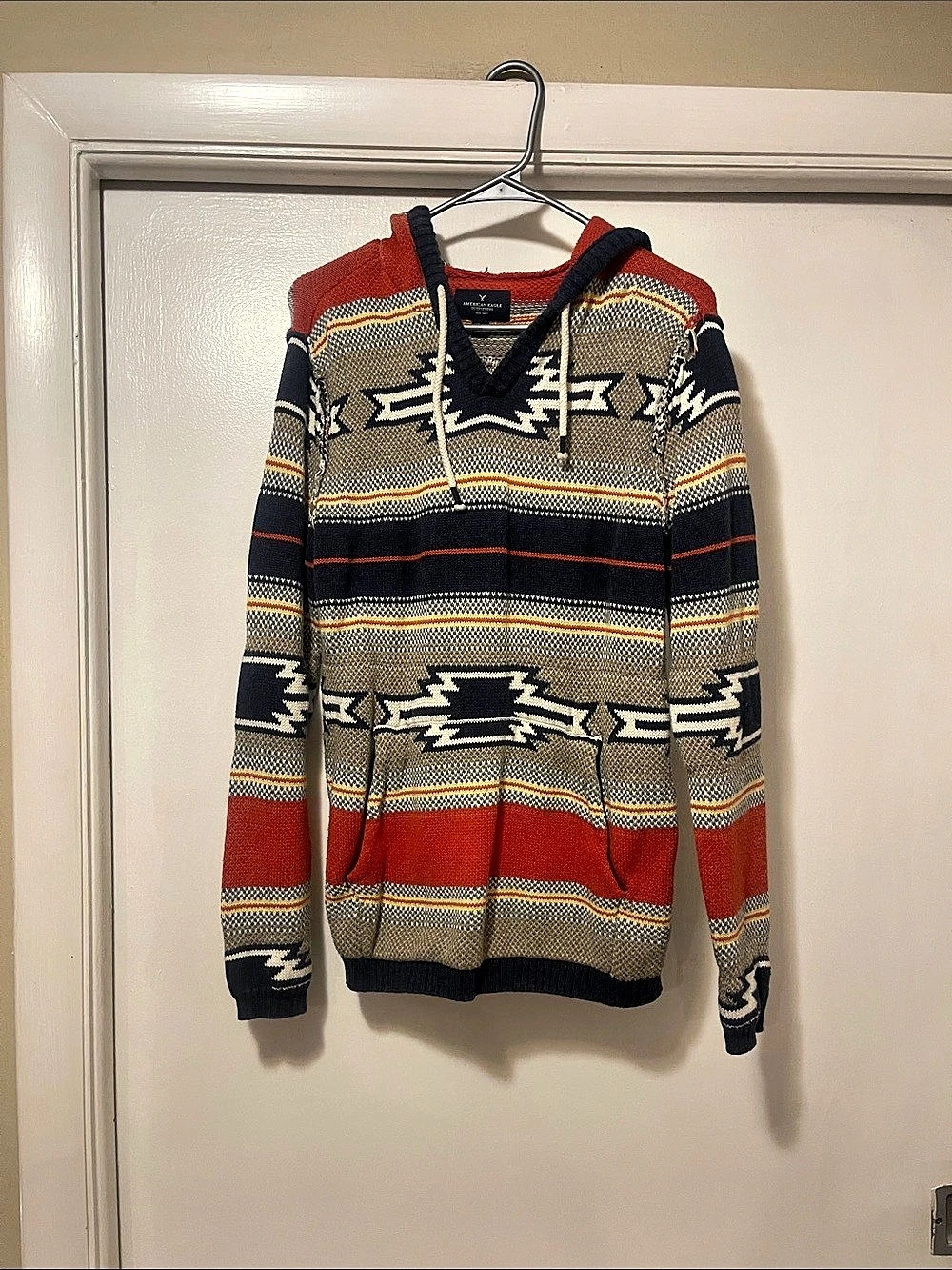 American Eagle Outfitters Geometric Hoodie Sweater in Red & Gray Size XS